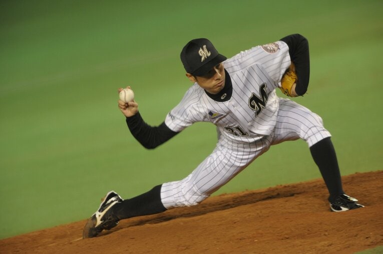 ロッテで球界屈指のサブマリンとして活躍した父・俊介さん　©︎BUNGEISHUNJU