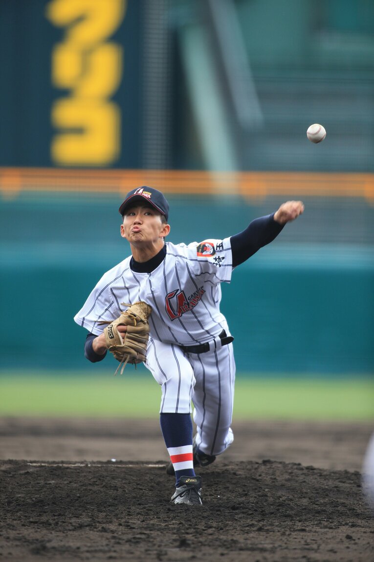 2013年春、2年生左腕・小島和哉（現ロッテ）を擁して、センバツ制覇　©AFLO