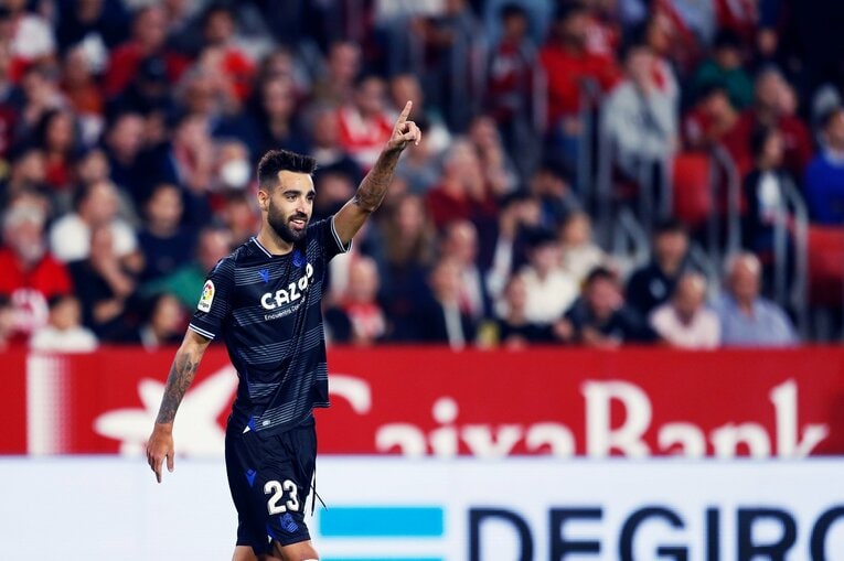 久保建英「脱臼ケガ明け緊急出場」を撮った…W杯へ頼もしい攻撃力と“激論”、気になるのは“ほぼ90分プレー時の疲労感”(26)