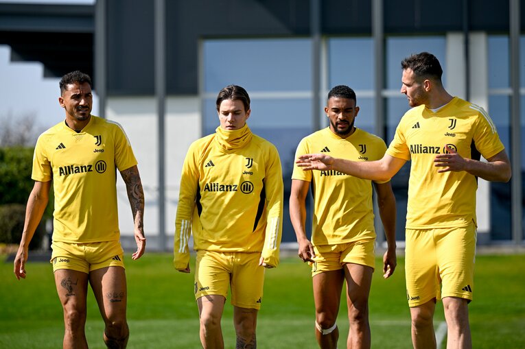 2024年3月、ガッティ（右端）らとともにトレーニングに励むファジョーリ（左から2人目）　©Getty Images