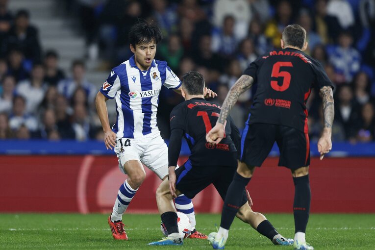 久保に対して2枚がかりの対応が見て取れる　©Daisuke Nakashima