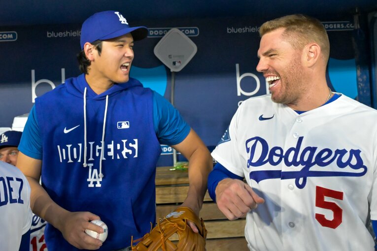 スタメンを外れたレッズ戦でもフリーマンと楽しそうな姿が　©Getty Images