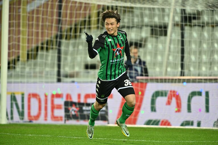 3月17日のゲンク戦で今季14ゴール目を決めた上田綺世　©Getty Images