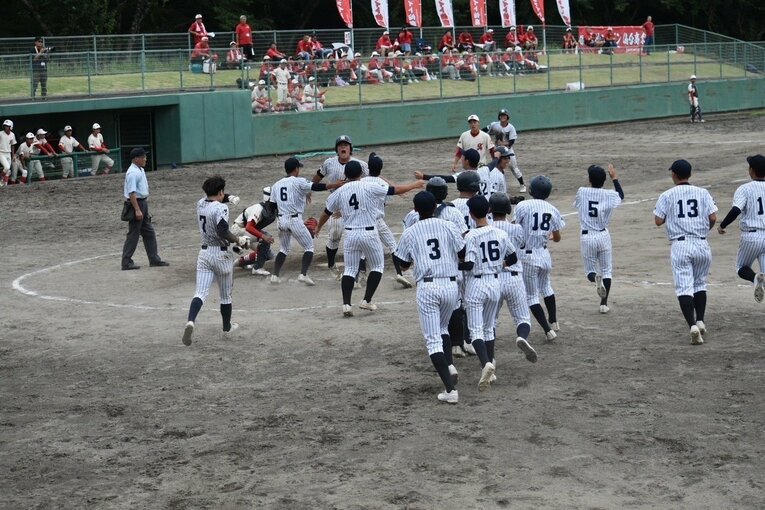 この秋の中部地区大会で仙台商に4-3の2試合連続サヨナラ勝ち。5年ぶりの県大会出場を果たした宮城工（写真提供=冨樫誠悦監督）