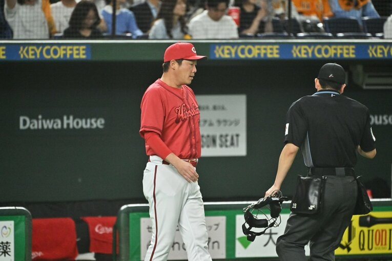 最終戦の挨拶では何度も「変わる」というキーワードを口にした新井監督　©︎Hideki Sugiyama