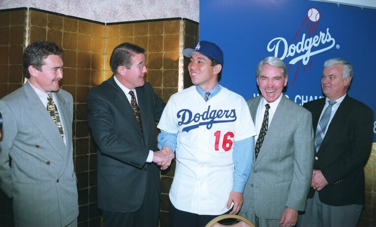 1995年2月13日、野茂英雄の入団会見　©Getty Images