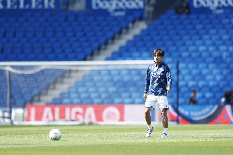 「万全じゃない時に無理を…」久保建英“マドリー戦途中出場”のナゼ「ソックスを履く左足首に包帯が」異変にカメラマンは気づいた(3)