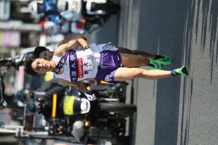 駒大で今季の主将を務める鈴木芽吹は同じ佐久長聖高校の同期にあたる。1年時はともに全国高校駅伝優勝のメンバーとなった　©JMPA 