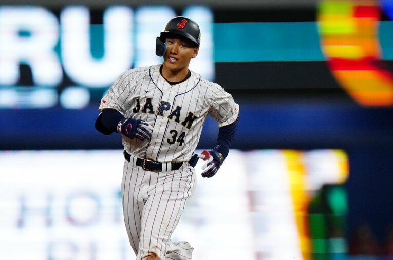 WBC準決勝メキシコ戦、試合を流れを大きく引き寄せた吉田正尚の同点3ラン。心が折れかけたチームを救う一撃だった ／ photograph by Getty Images