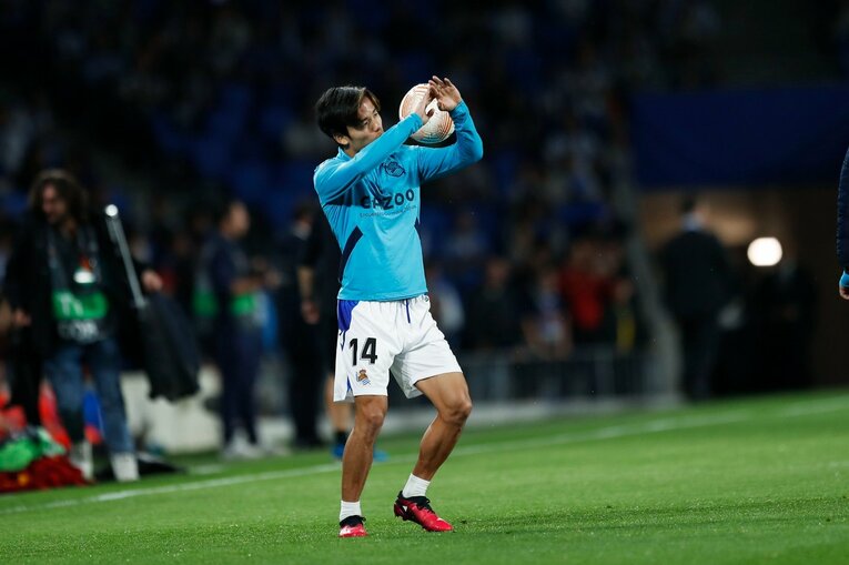 久保建英がELで味わった「先発落ち→敗退」での怒り・悲しみを撮った「タケ！と不調ソシエダサポが期待したが…」〈代表合流前にゴール〉(10)