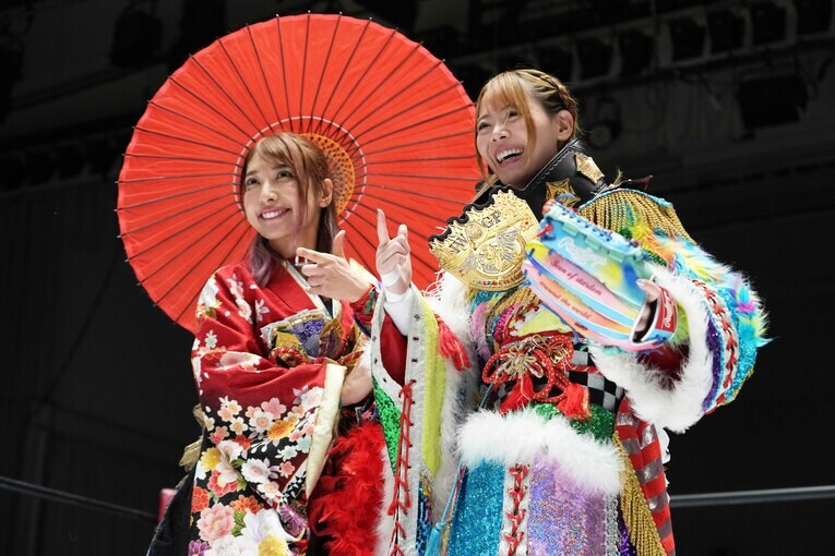 憧れだった岩谷麻優とタッグを組んだ向後桃　©Essei Hara