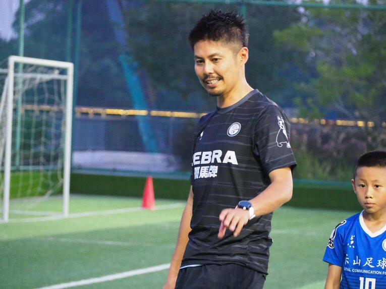 「子どもが風邪をひいたらどうするの？」元Jリーガーが語る、中国での育成の難しさ…オシムチルドレンはなぜ中国でサッカーを教えるのか？(4)