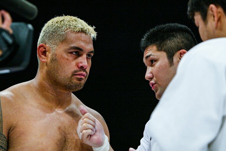 MMAデビュー戦で吉田秀彦と対峙するハント　©Susumu Nagao