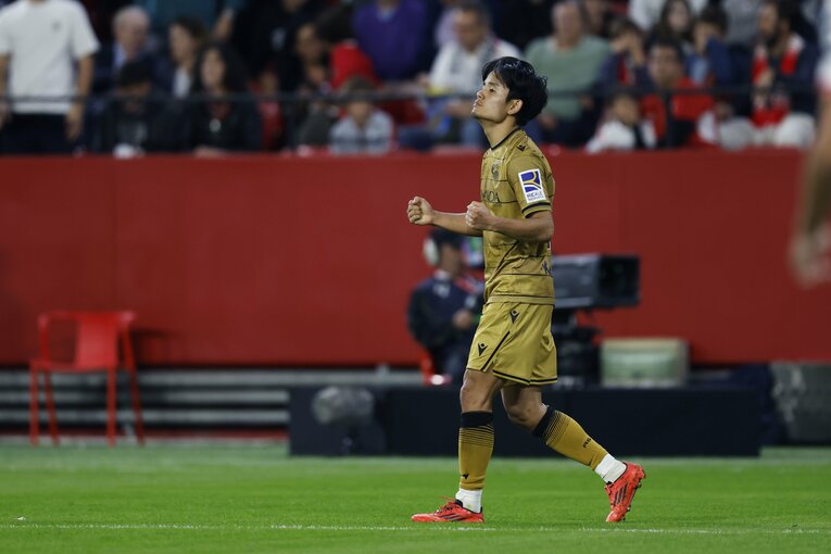 「肉体美とゴミ拾い」久保建英の進化はスーパーゴール、ドリブルだけでなく…「（大災害に）心苦しいです」カメラマンが見た日本代表FWの人間味(8)