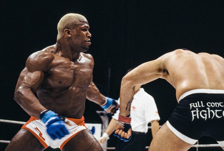 2002年12月、『PRIDE.24』でムリーロ・ニンジャにTKO勝ち。PRIDE3連勝を飾った　©Susumu Nagao