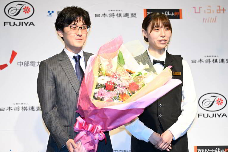 翌日、一夜明けの記者会見　©Keiji Ishikawa