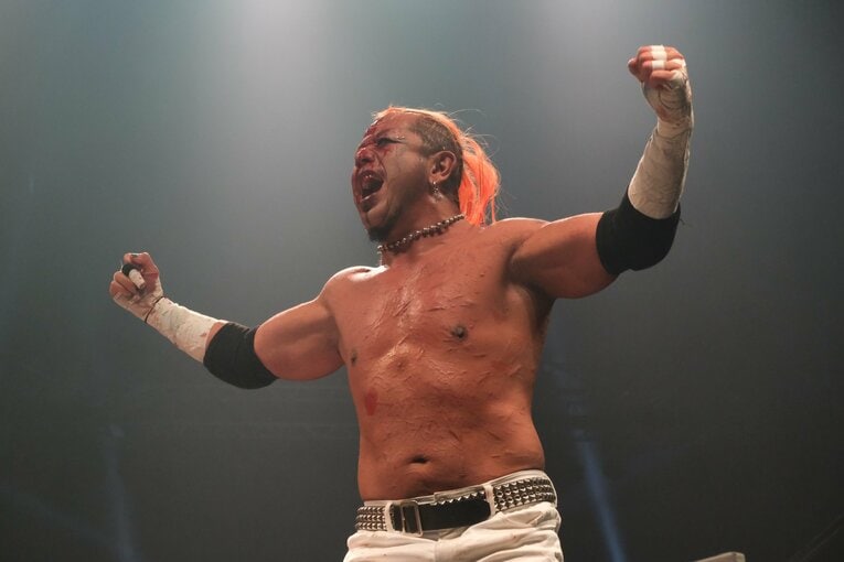 カリスマ葛西純「世の中は無駄な血を一滴も流すな」 頬を串刺し、人間ダーツ…それでもデスマッチが“ただの残虐ショー”ではない理由(21)