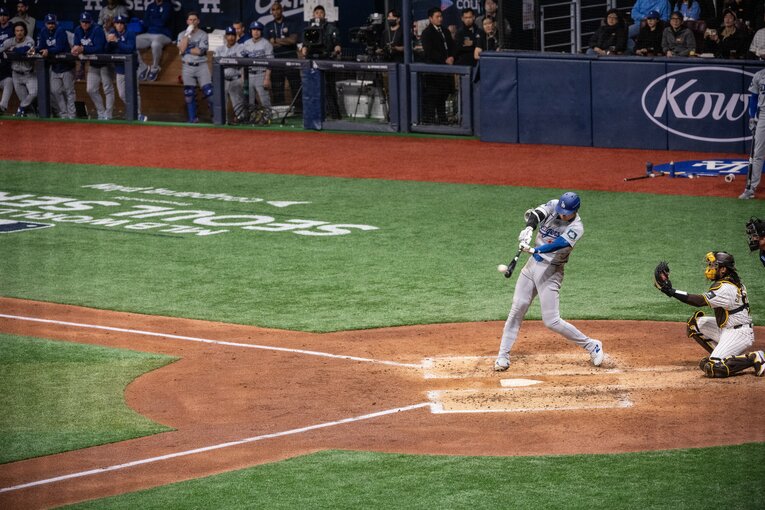 ダルビッシュのボールを捕らえた瞬間　©Nanae Suzuki