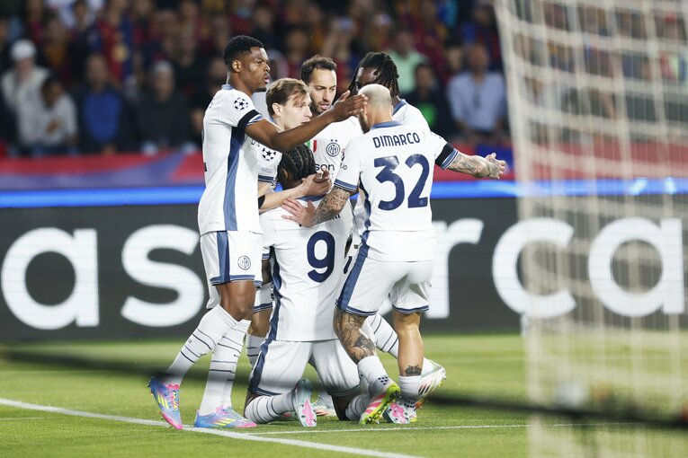 「日本代表戦で解任された監督」がバルサ再建…才能覚醒ヤマル17歳に引退撤回ベテランGKの涙「失点が多くて危うい」のにマドリー撃破2冠のナゼ(6)