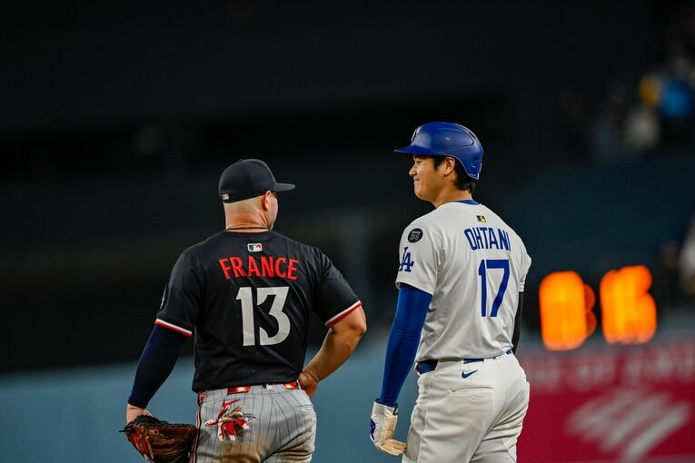 【Numberカメラマンが激写・大谷翔平の愛される日常2025年7月版：全100枚超】やっぱり相手選手とも仲良し　©Nanae Suzuki