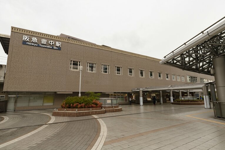 阪急豊中駅。10分ほど歩くと“高校野球”が生まれた豊中運動場の跡地がある