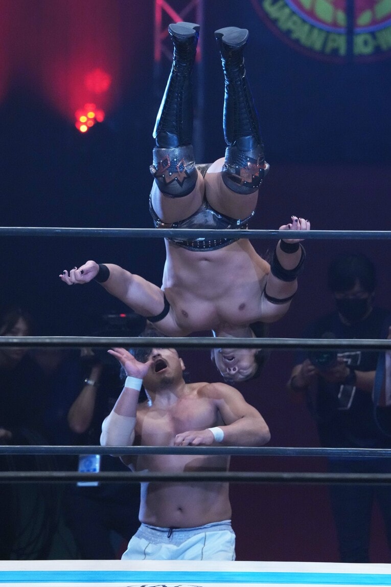 トペ・コンヒーロを放つ竹下幸之助©Essei Hara