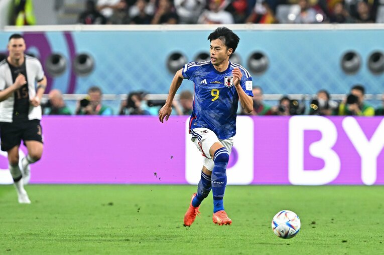 スピードとタテへの突破力で存在感を示した三笘。2021年にブライトンと4年契約を結んでいる　©Takuya Kaneko/JMPA