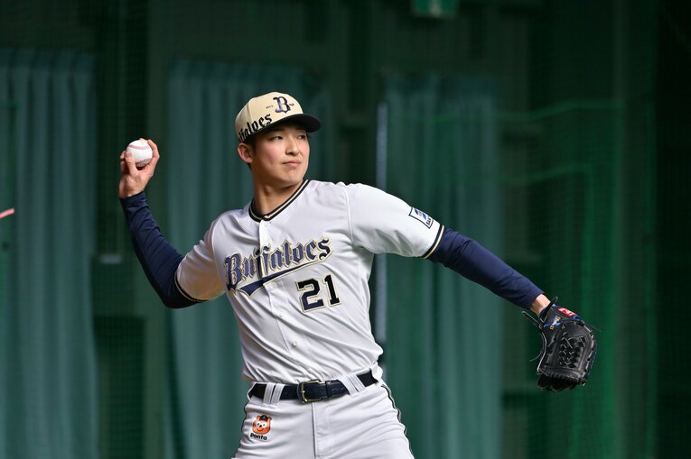 春季キャンプで試行錯誤する山崎　©Hideki Sugiyama