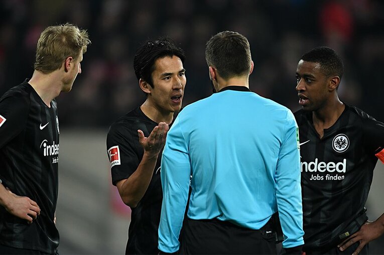 プレー面以外でも抜群の存在感を発揮。長谷部なしでは、現在のフランクフルト躍進は語れない。 ／ photograph by Getty Images