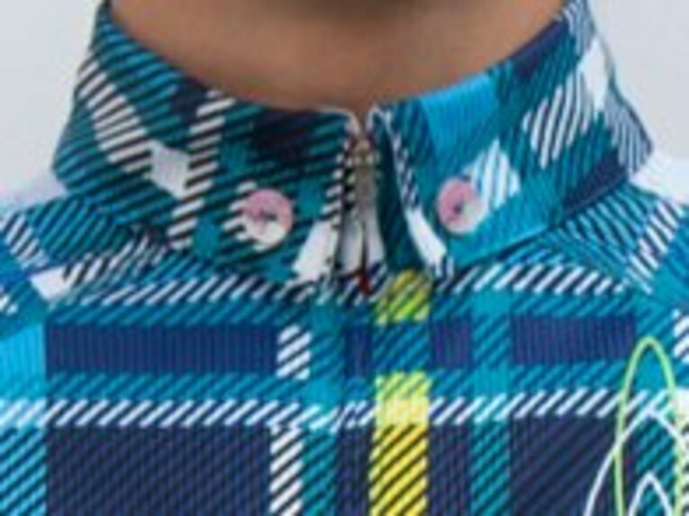 パンダーニのジャージの襟には、ボタンダウンを採用しているモデルもある。こうしたディテールが、お洒落さとオリジナリティへのこだわりを強く主張している。