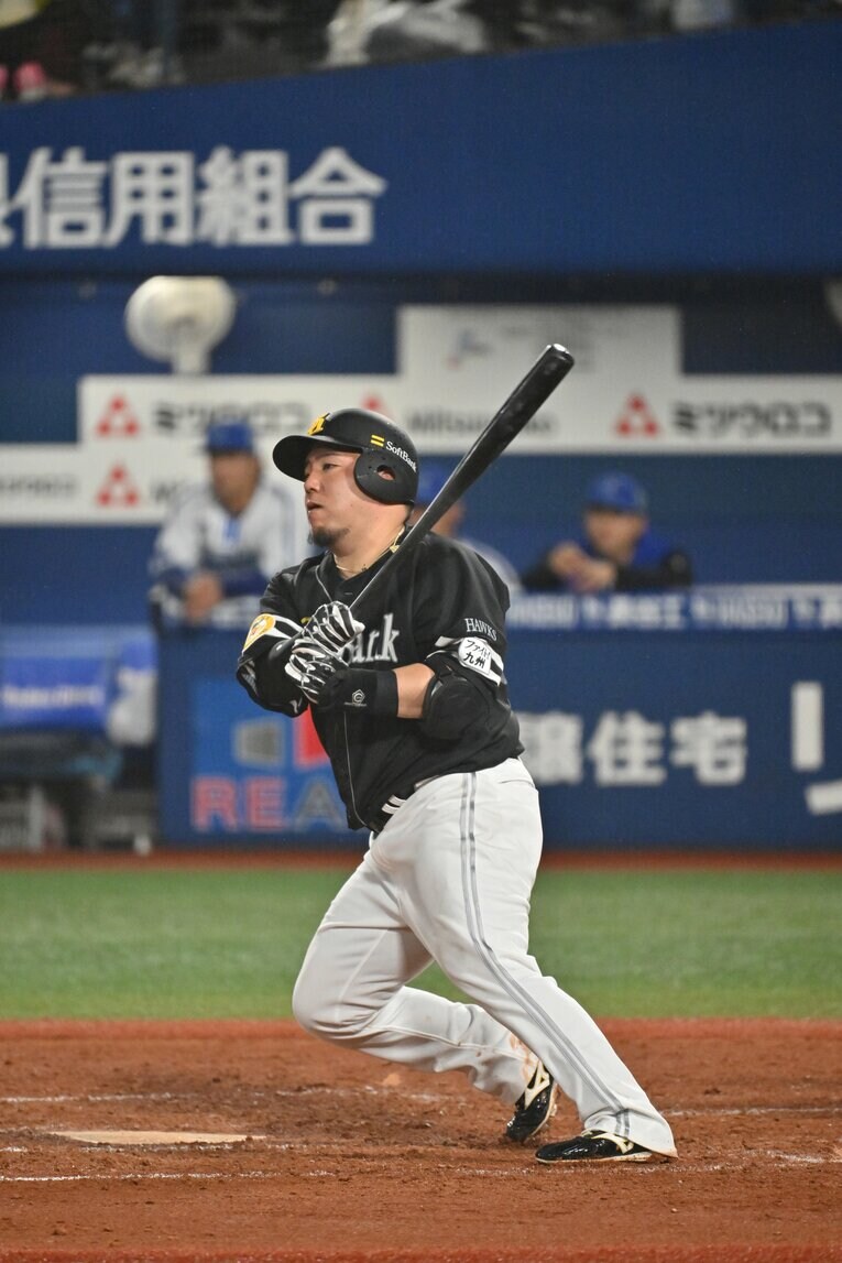 日本シリーズ第2戦、タイムリーで追加点を挙げる山川穂高　©︎Hideki Sugiyama