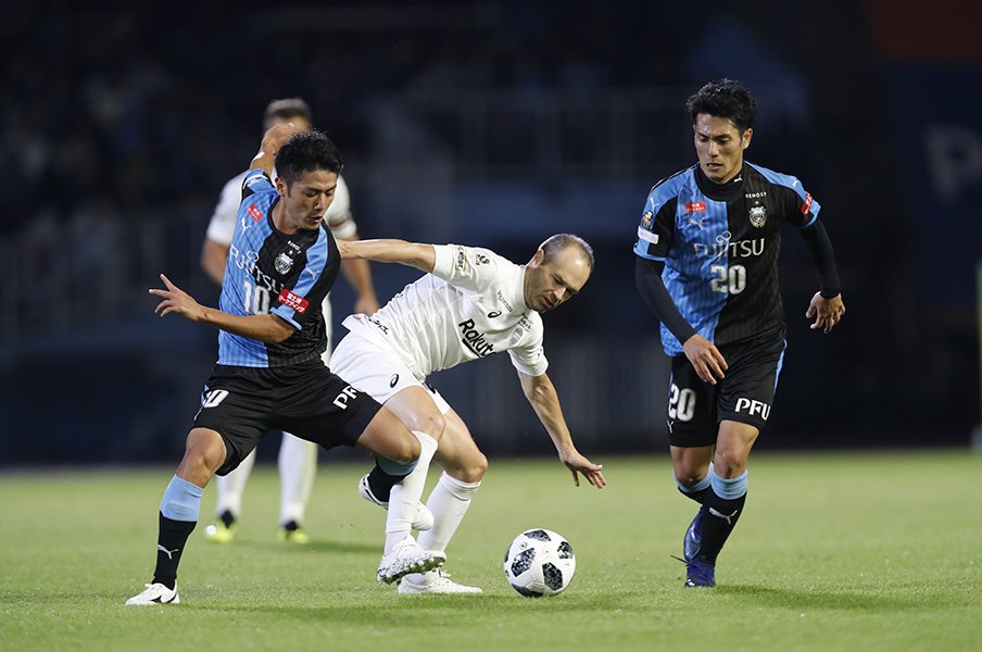 見せてもらおうか、J1王者の技を。イニエスタを牛耳った川崎の連動。<Number Web> photograph by J.LEAGUE