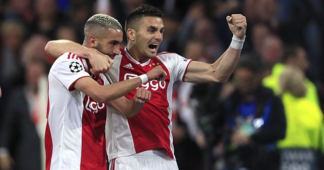 アヤックス2000年頃のチャンピオンズリーグウインドブレーカー　難あり アヤックス2000年頃のチャンピオンズリーグウインドブレーカー 難あり