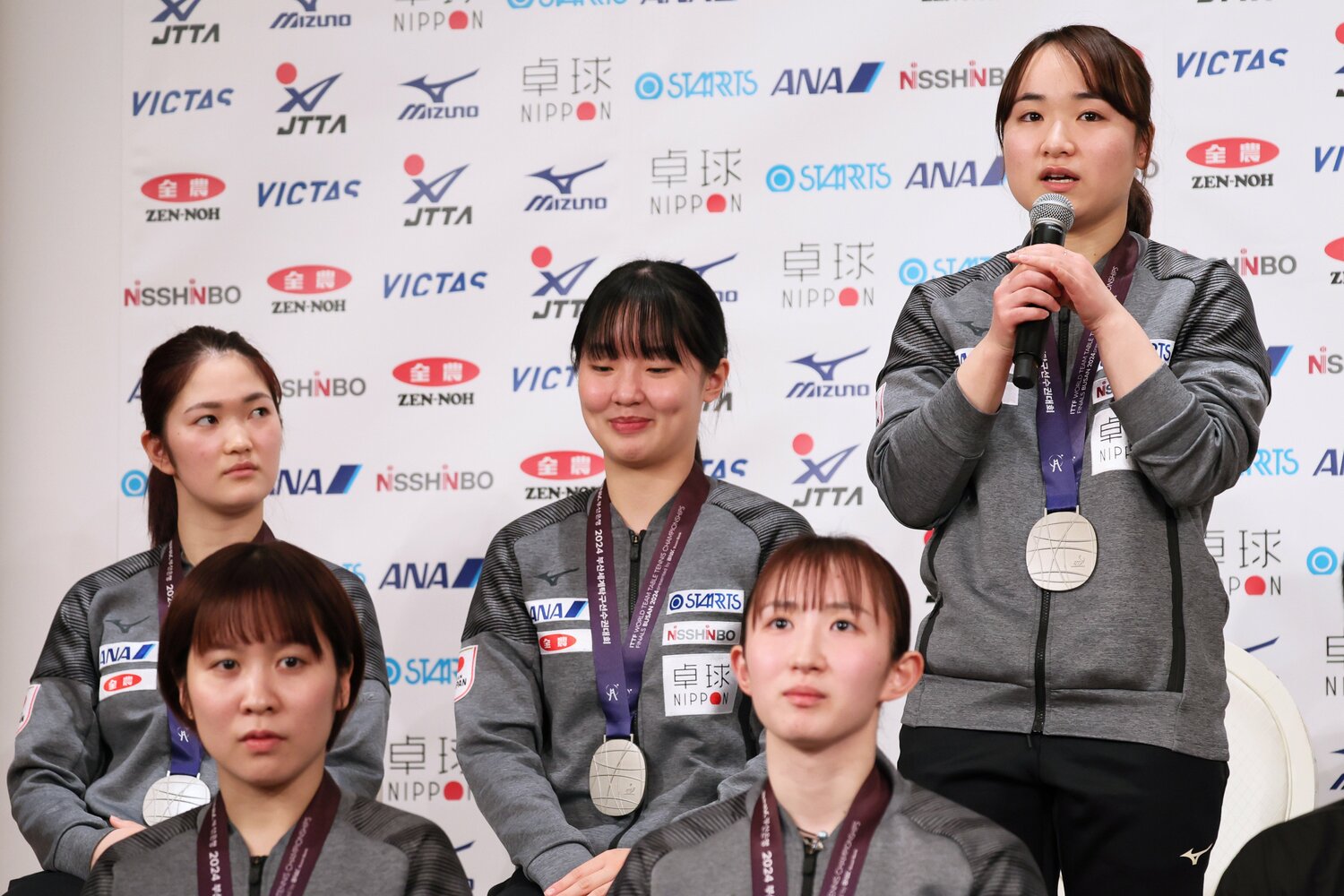 2月26日、世界卓球後の記者会見では、伊藤美誠に対し改めてリザーブに関する質問が飛んだ　©JIJI PRESS