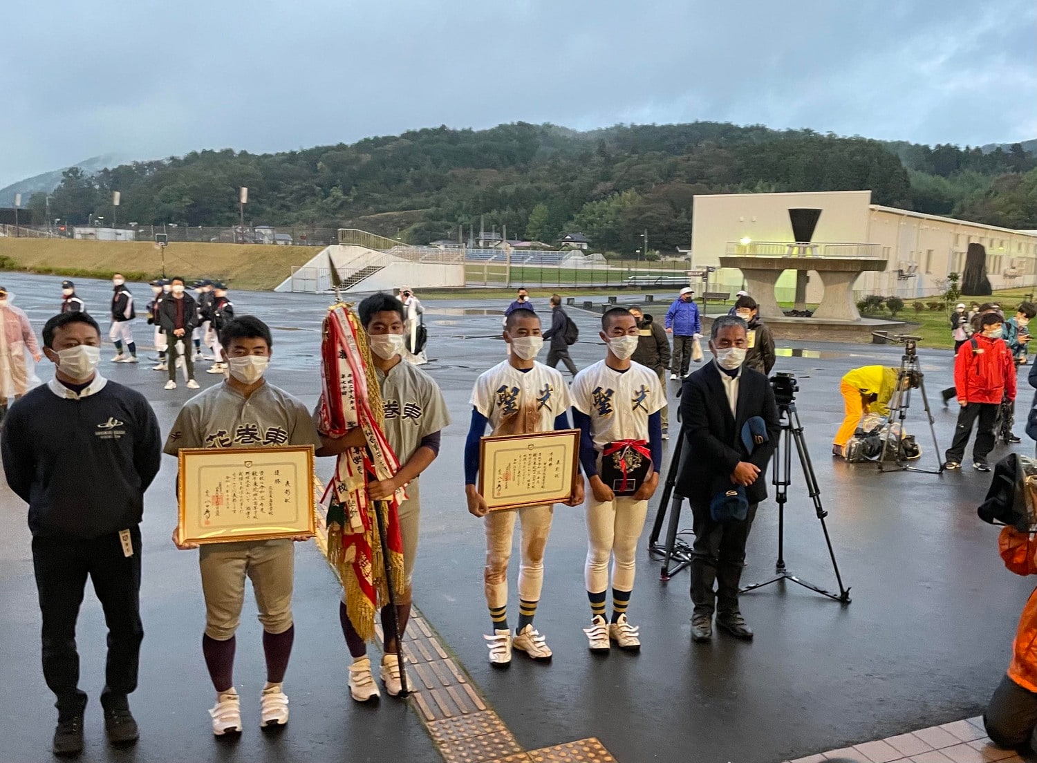 東北大会決勝。聖光学院との投手戦を制し、明治神宮大会行きを決めた花巻東高　©Ayako Oikawa