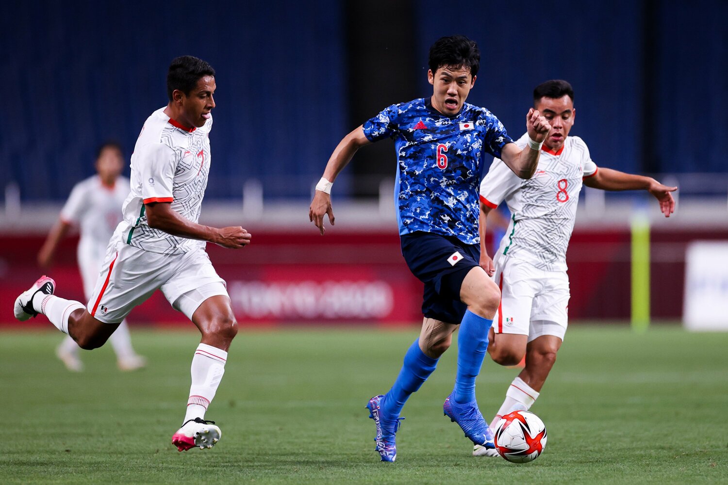 メキシコ戦の遠藤は攻撃面でも大きな存在感を放った©Getty Images