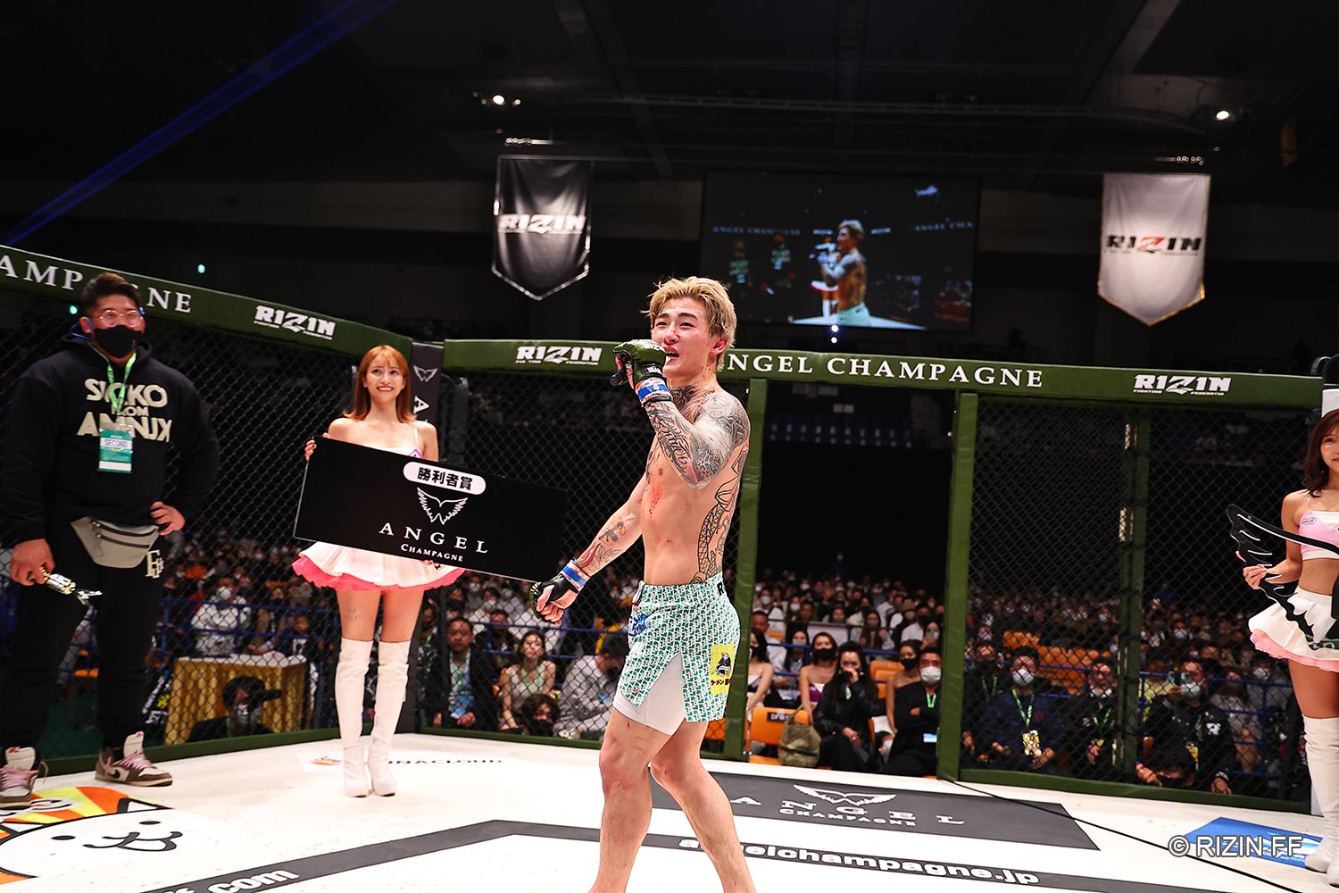 試合後のマイクでは、「これからは平本蓮の時代です」と語った　©RIZIN FF