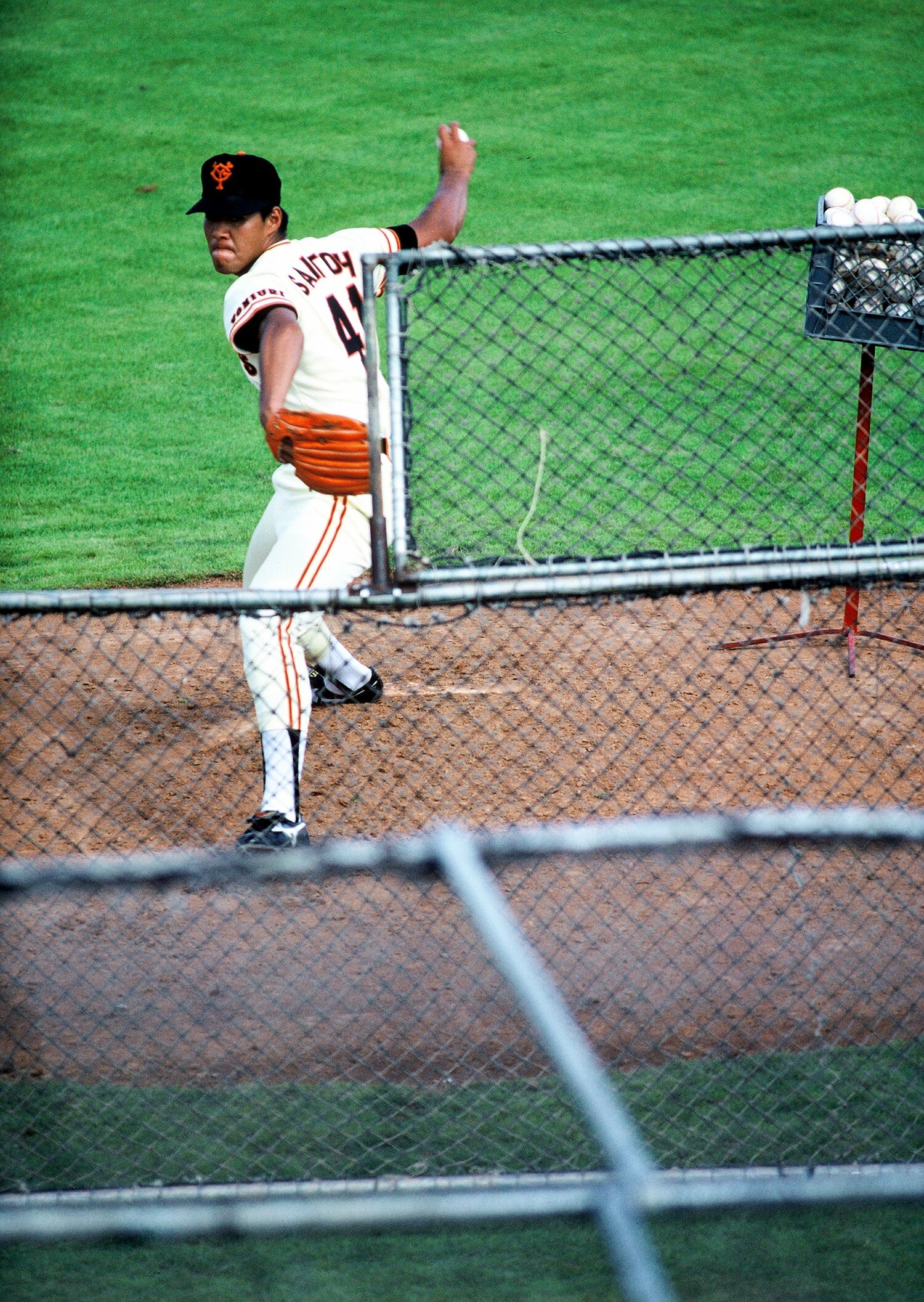 投球練習する斎藤　©︎BUNGEISHUNJU