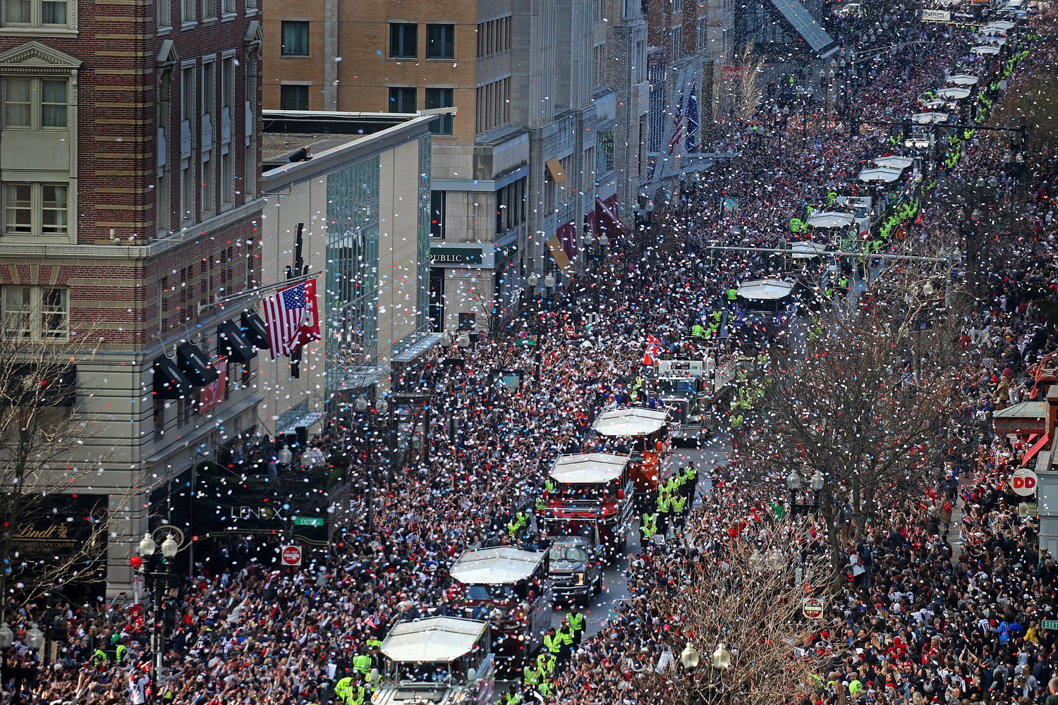 2019年のスーパーボウルで優勝したペイトリオッツのパレードはこの熱狂ぶり