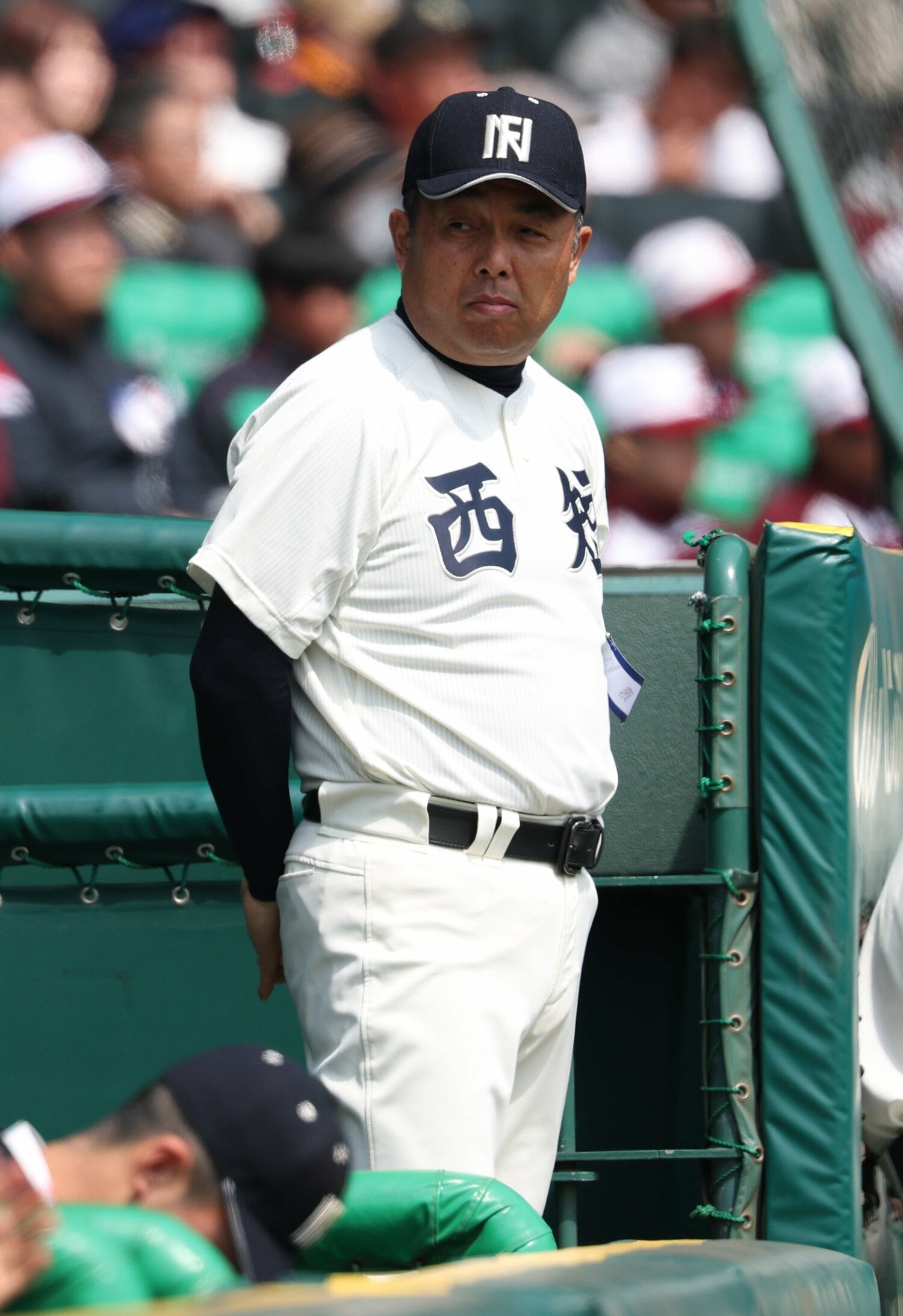 西日本短大附を率いる西村監督。高校時代は新庄現日ハム監督とチームメイトだった　©Sankei Shimbun