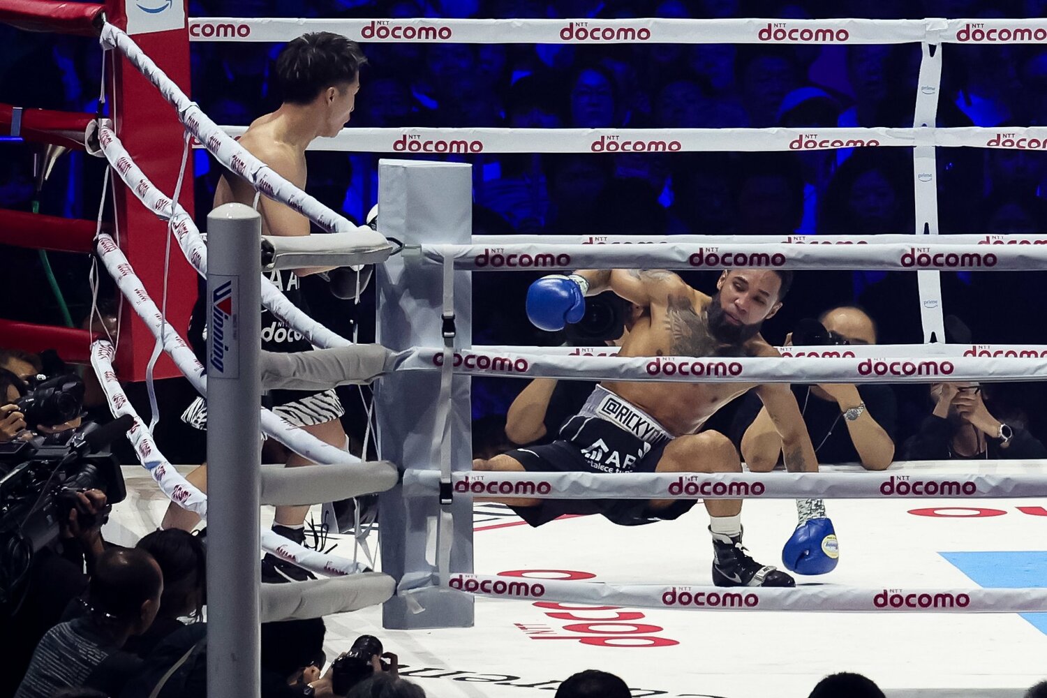 2回にネリからダウンを奪い返した井上尚弥　©︎Naoki KItagawa