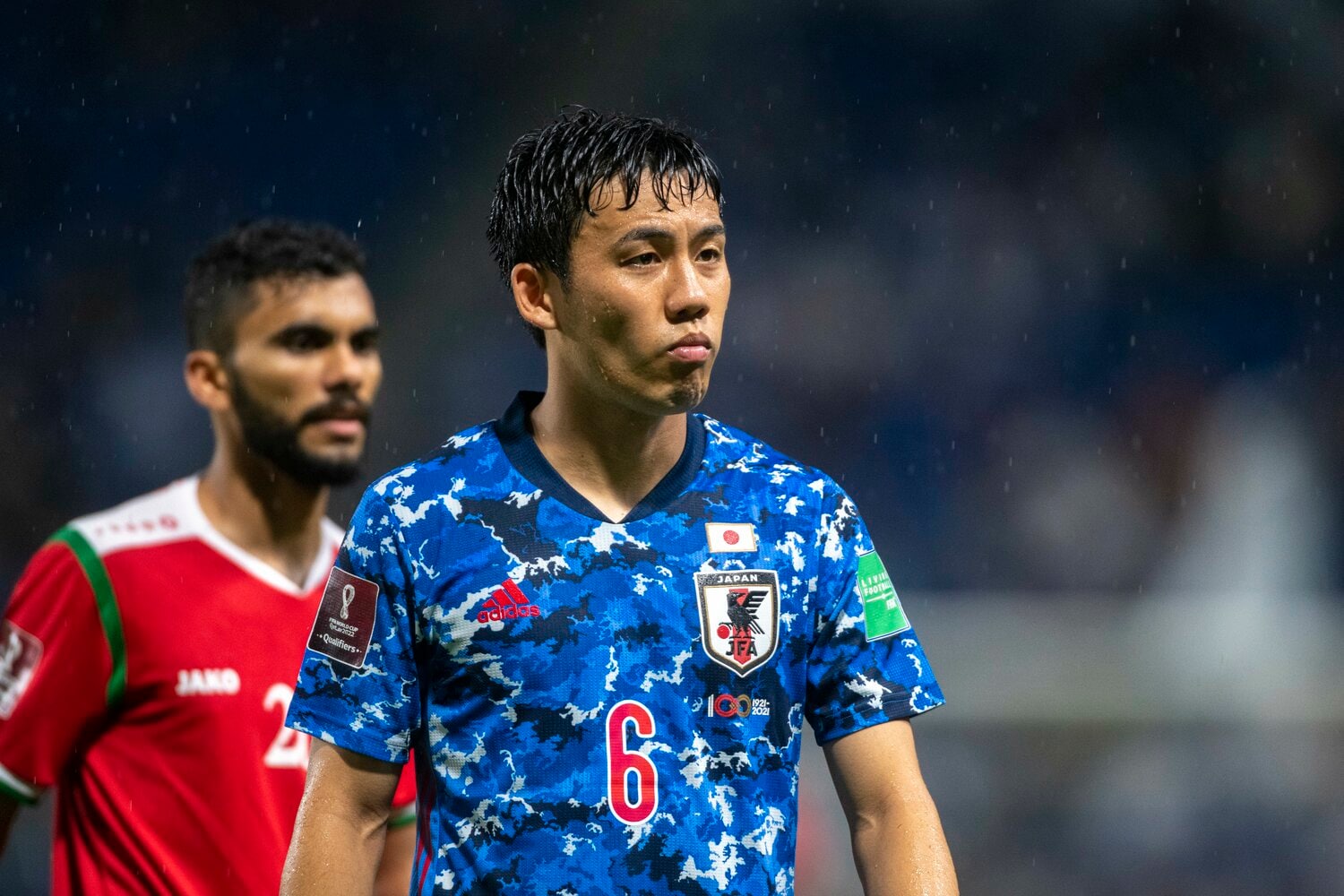 オマーン戦での遠藤航　©️Takuya Sugiyama/JMPA