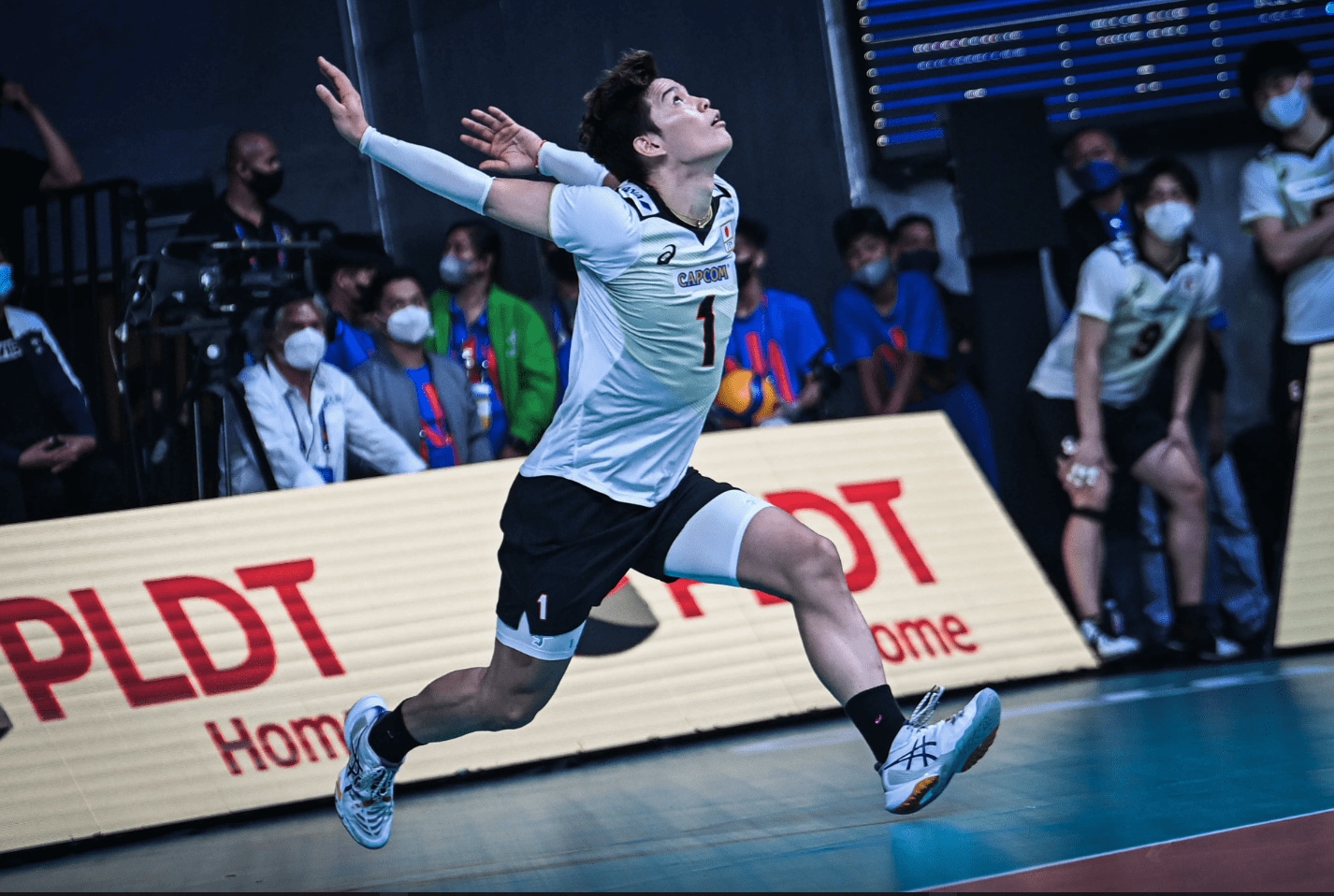 日本代表の武器となっている西田の強烈なサーブ　©︎FIVB