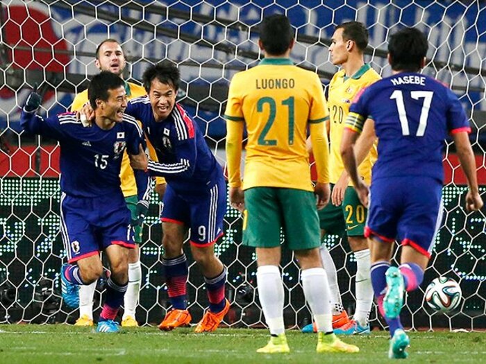 ザックの理想、アギーレの現実路線。内田が示唆した真の“継続性”とは？＜Number Web＞ photograph by AFLO