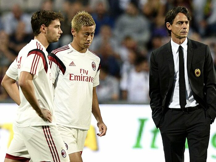 新生ミランの鍵を握る“パサー”本田。フィニッシャーが揃う前線との好相性。＜Number Web＞ photograph by AFLO