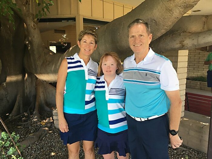 ダウン症の女子大生ゴルファーが憧れの選手と夢のラウンド…「やればできる」ポジティブな姿勢が生んだ“優しさの連鎖”とは？＜Number Web＞ photograph by Bockerstette family