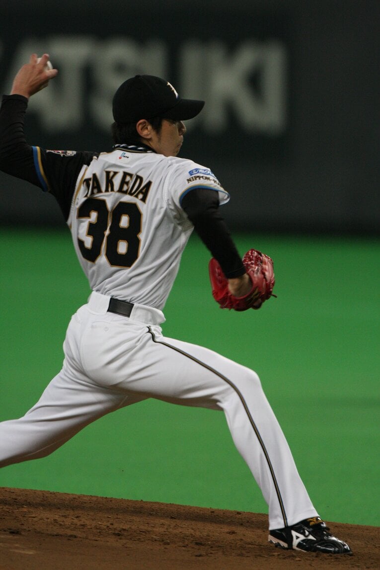 「水どう」の大ファンで知られる日本ハム投手コーチ・武田勝の現役時代　©Koji Asakura