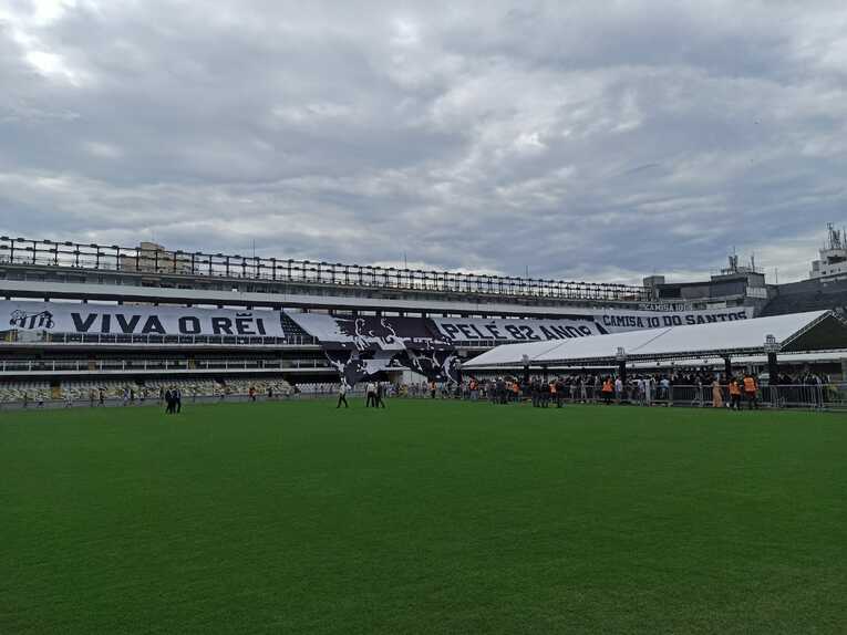 「ビバ、レイ」と「ペレ82歳」©Hiroaki Sawada