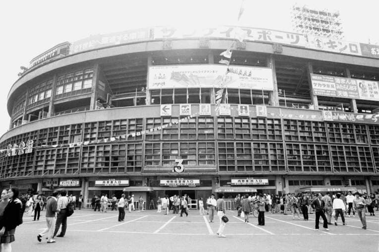 水島さんは大阪球場などもリアルに描いた　©BUNGEISHUNJU