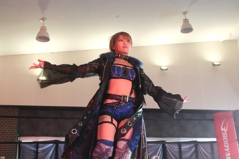 「他では見られない安納サオリだった」人気女子レスラー“3試合出ずっぱり”の凱旋興行に密着「体重が4kg減って…そりゃそうですよね」(73)